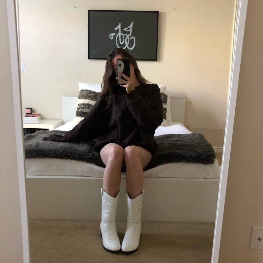 SOLD!! WHITE COWBOY BOOTS